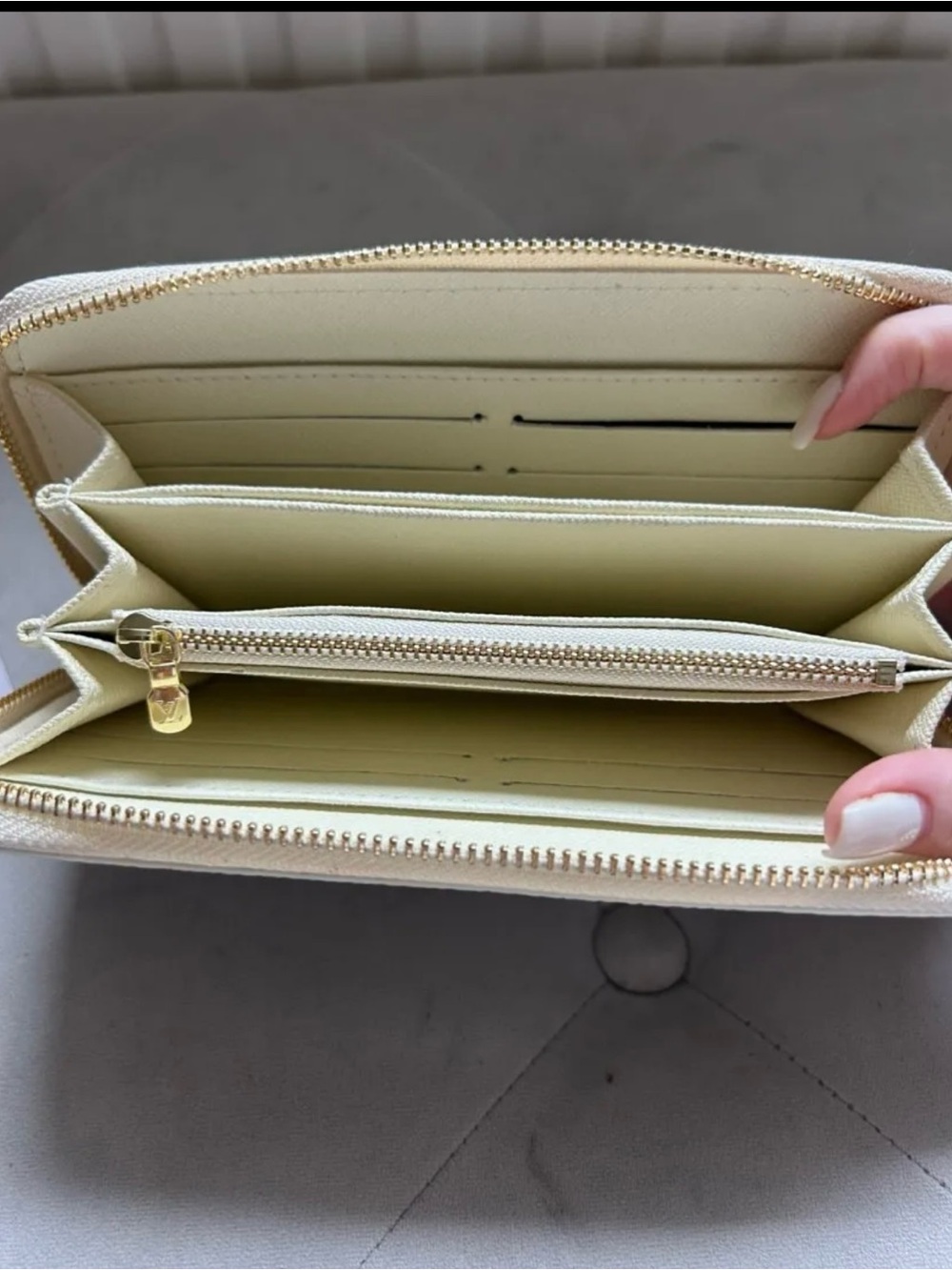 LV Wallet - Picture 5 of 5